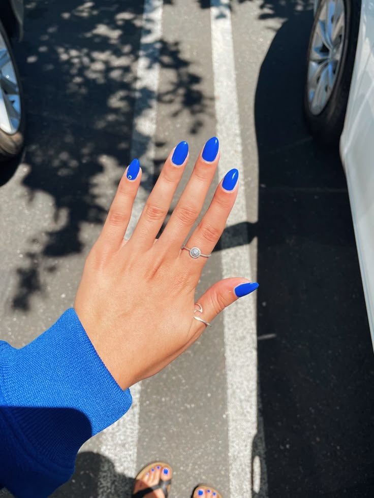 blue nails (1)