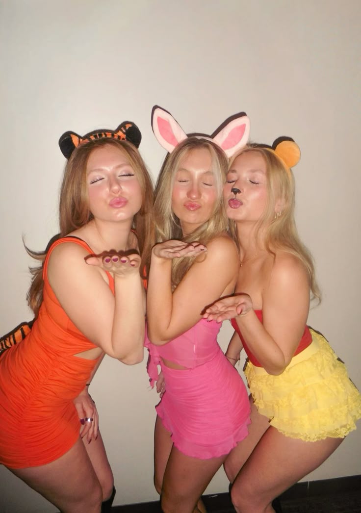 22 Incredibly Good Trio Costumes To Recreate This Halloween - diana maria