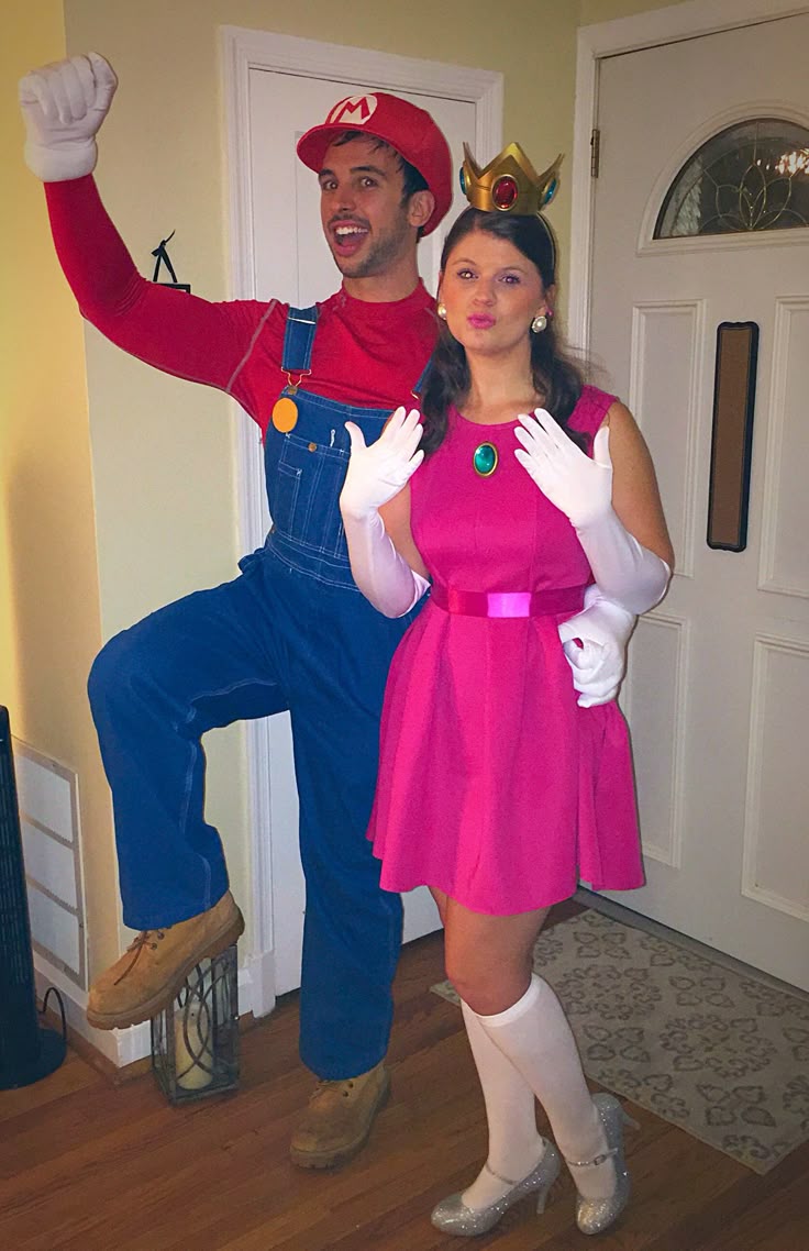 Super Mario & Princess Peach DIY Costumes! #supermariobros #nintendo #peach #mario #yoshi #halloween #crafty #costumes