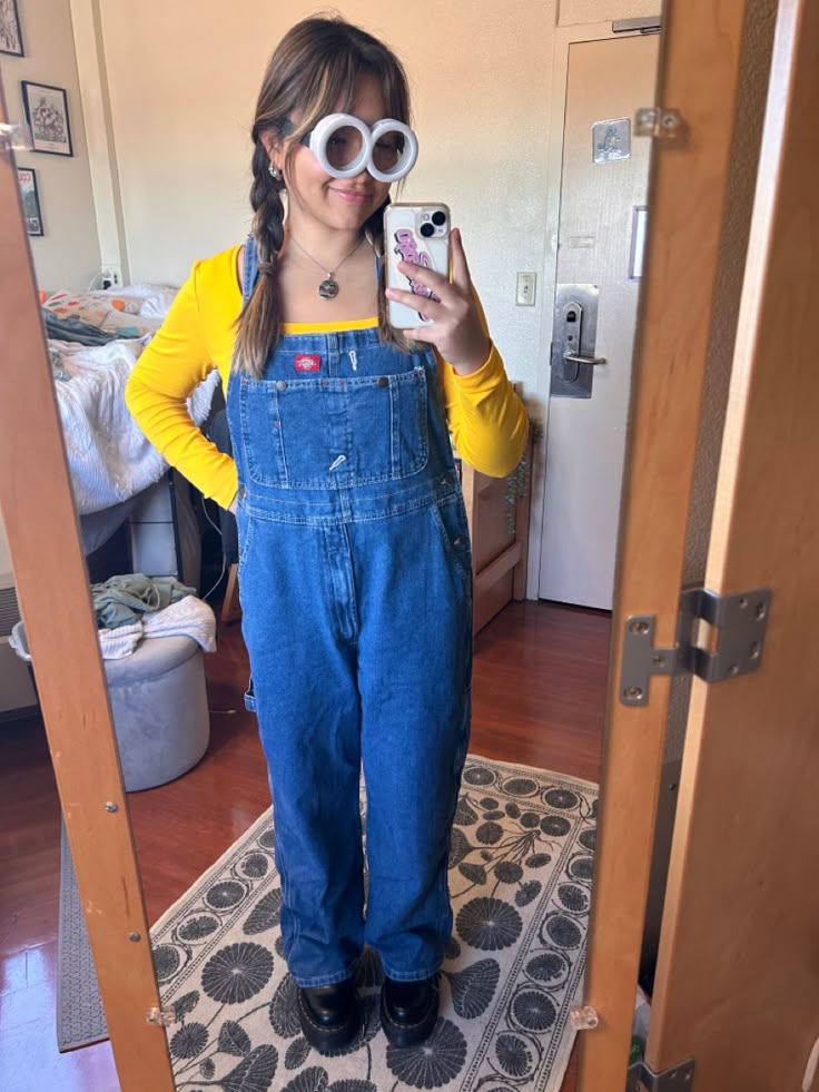 Minion Costume_Halloween costume inspo