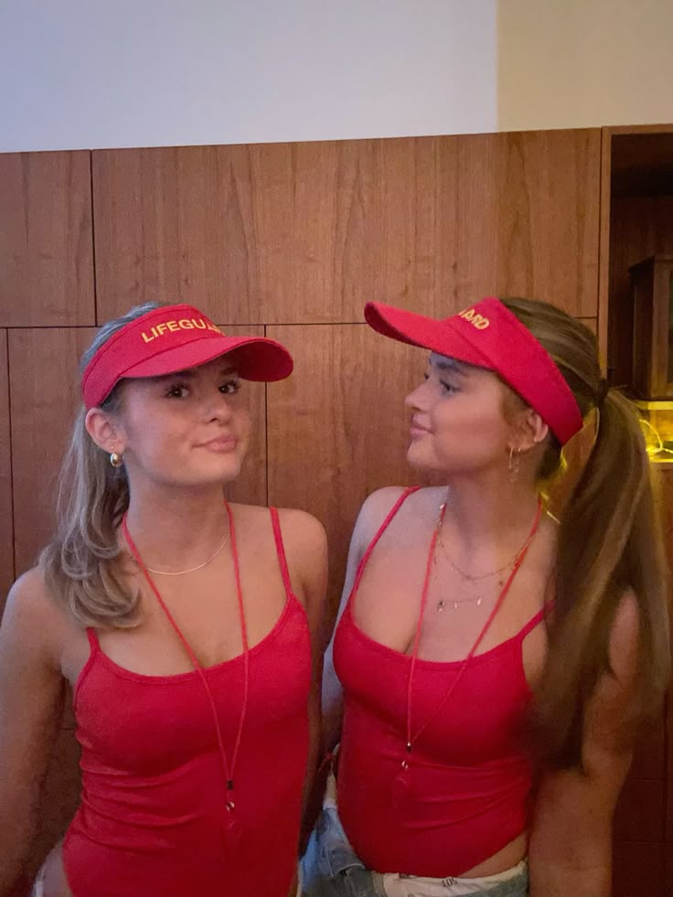 #halloween #halloweencostumesforwomen #halloweencostumeideas #costumes #baywatch #makeup #stockholstil