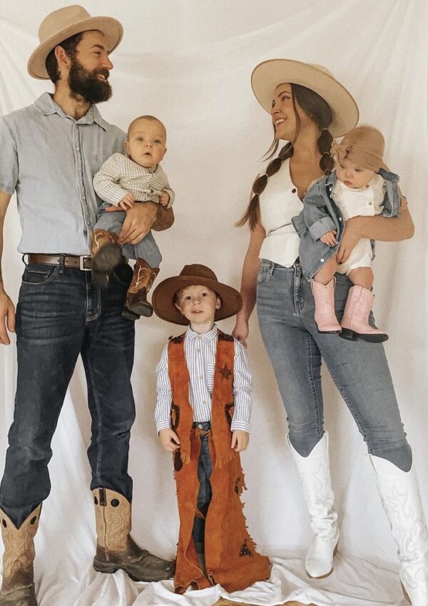 21 Fun And Easy Family Halloween Costumes