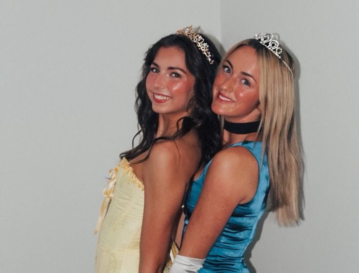 32 Iconic Duo Halloween Costumes For Best Friends