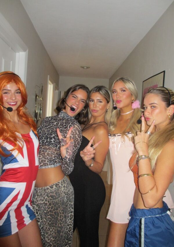 27 Easy Group Halloween Costumes For An Unforgettable Night