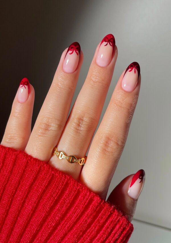 21 Elegant Christmas Nails To Try This Year