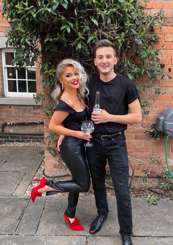 23 Easy Couple Halloween Costumes